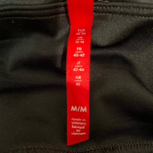 SPANX Faux Leather Leggings Size Medium EUC - Picture 3 of 7